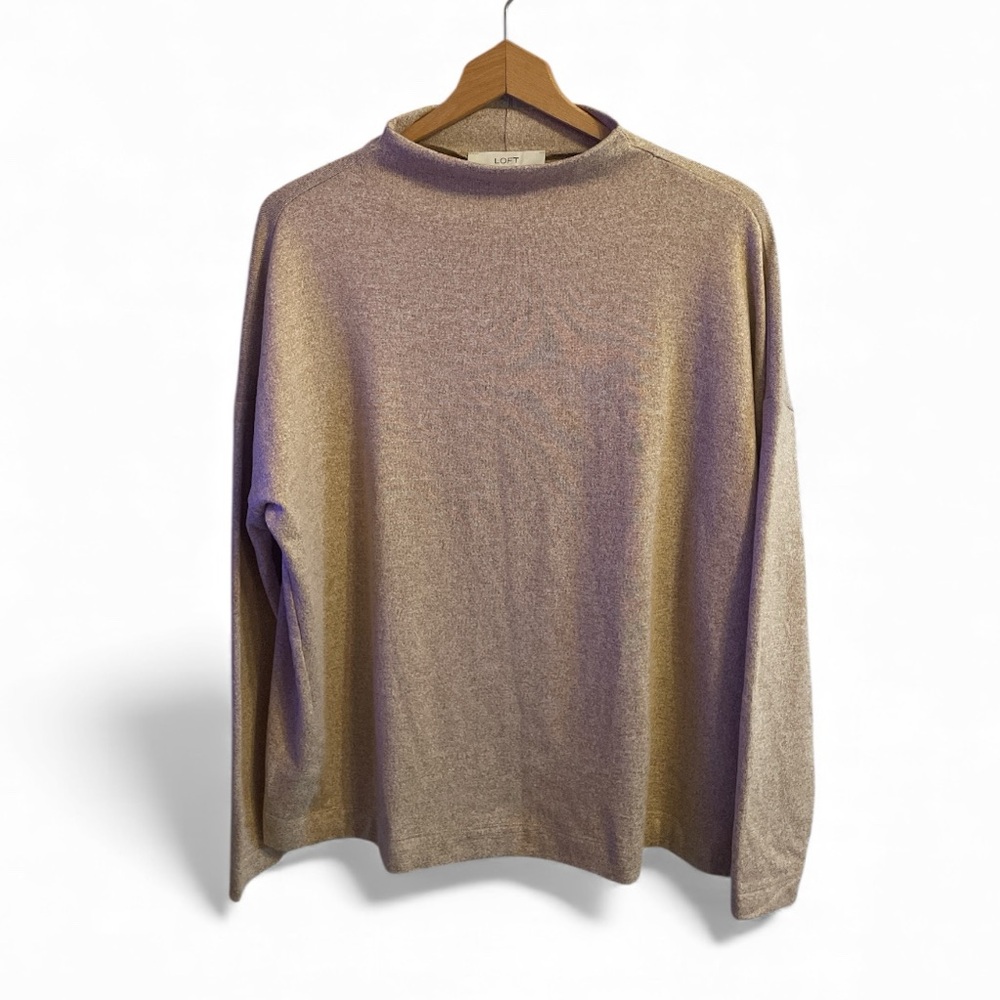 H4- Women’s Medium LOFT Tan Turtleneck Knit Top